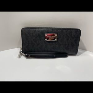 Michael Kors Large Logo Continental Wallet (Authentic)